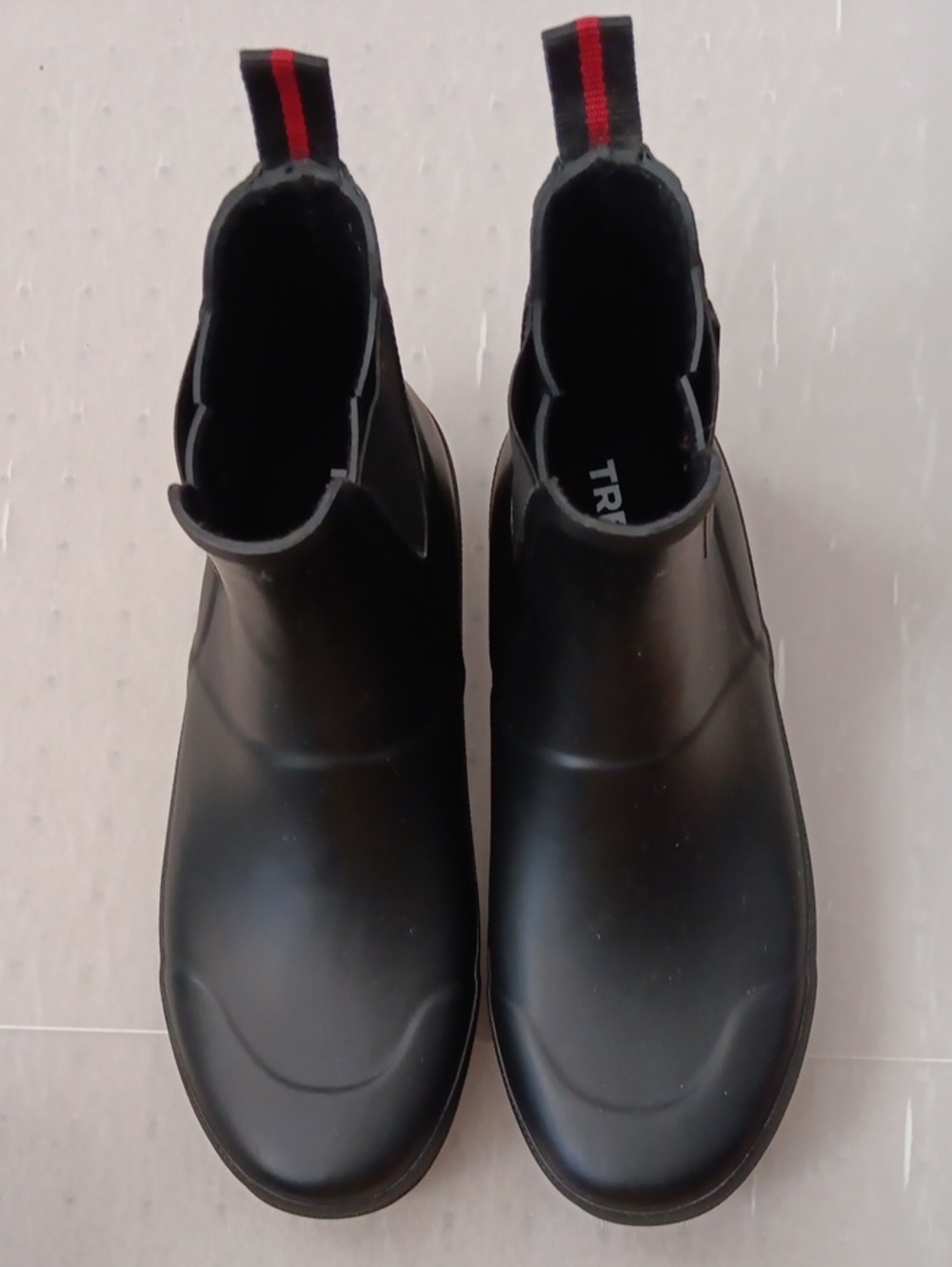 Tretorn Black Chelsea Rain Ankle Boots with Black Elastic